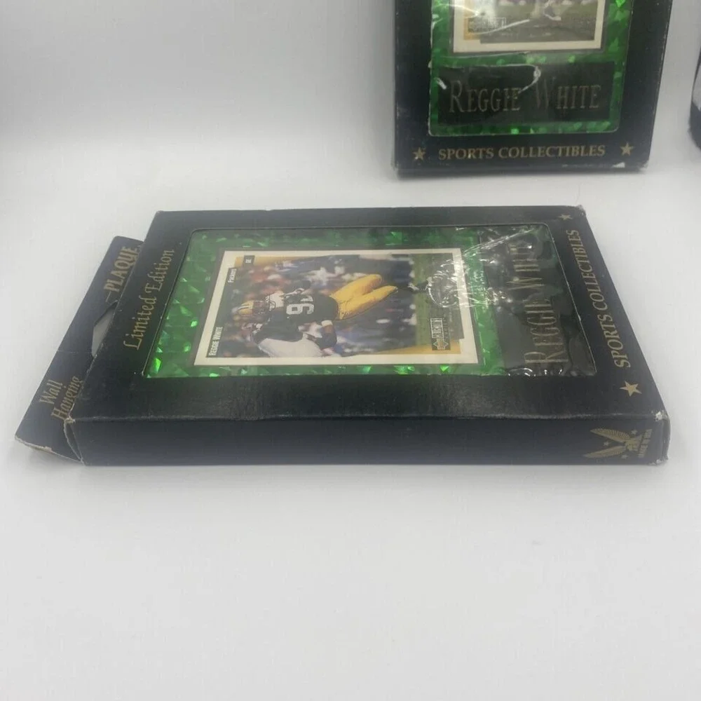 2 REGGIE WHITE GREEN BAY PACKERS LIMITED EDITION HANGING WALL PLAQUE HOLO HOLDER